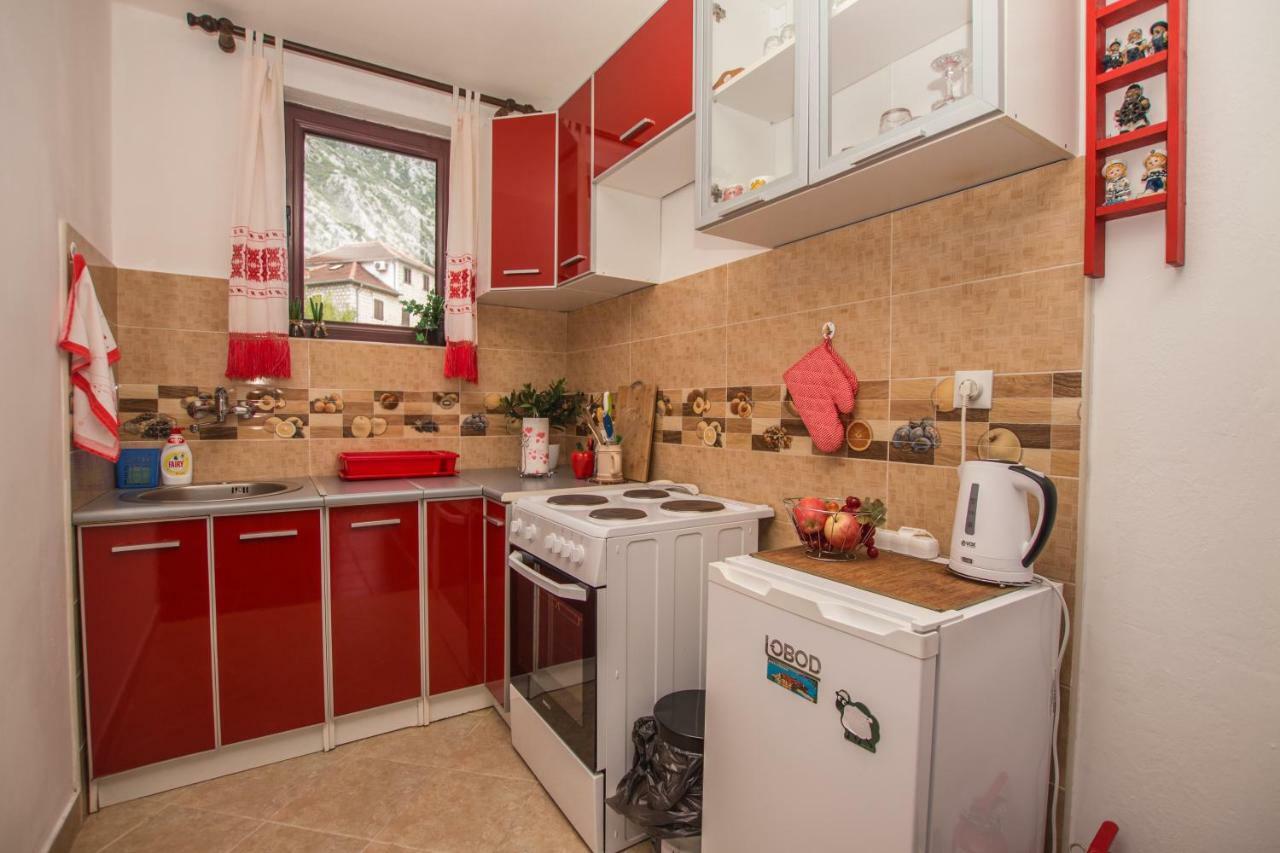 Apartments Beachfront Котор Экстерьер фото