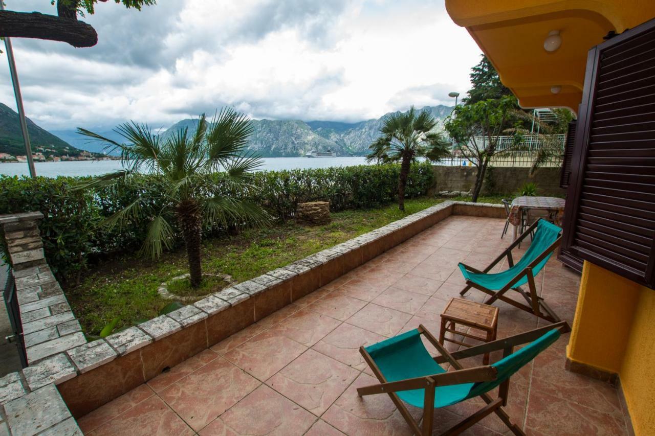 Apartments Beachfront Котор Экстерьер фото