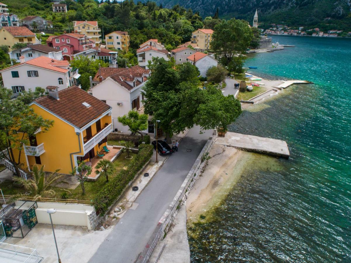 Apartments Beachfront Котор Экстерьер фото