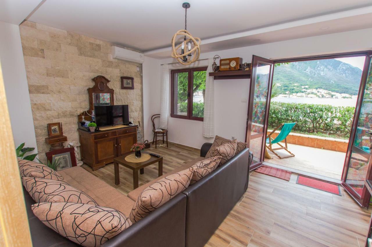 Apartments Beachfront Котор Экстерьер фото